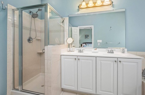 Sunset Island House | ⭐️SUNSET ISLAND Luxury Large Home IN/Outdoor Pools Private Beach Parking Linens⭐️