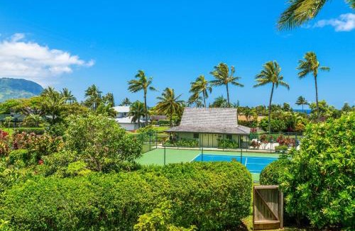 Princeville House | SUNSET PALMS Pool, Tennis, AC Minutes to Beach