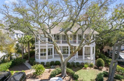 East Beach House | Sunset Peak - 1928 Ocean Road