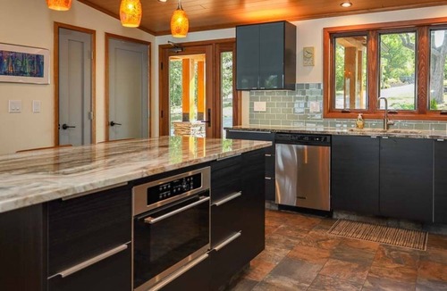 Town of Milo Cottage | Sunset Point:"Upscale Keuka Lakehouse, Walk To Keuka Springs Winery!"
