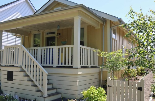 Seabrook Cottage | Sunshine Cottage – two nights available for the 4th of July