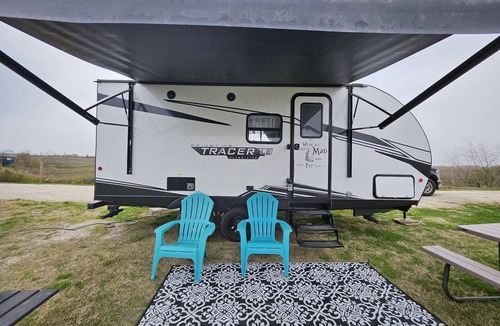 Port Bolivar House | Super Cozy Camper at Hailey's Beach-n-Bay RV Resort #18