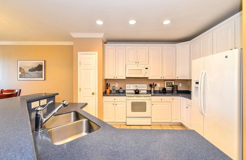 Sunset Island Condo | Super Luxury 3 Bedroom Condo With WiFi In Gated Community On Bayside With Indoor/Outdoor Pools, Private Beaches, Restaurant, And More Just Ten Minutes From Beach!