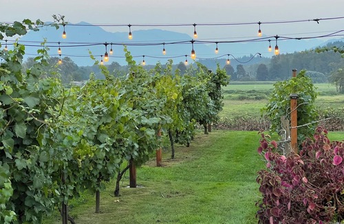 Monroe House | Superb 6-bedroom Estate in Monroe perfect for family getaways