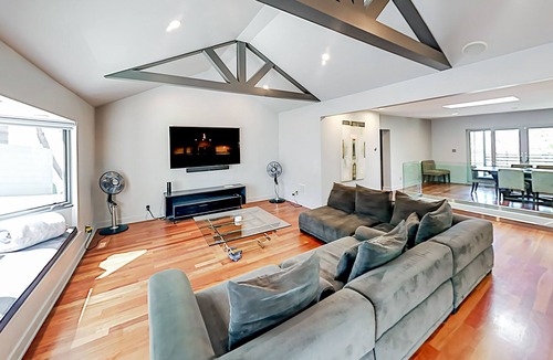 Studio City House | Superb SoCal living - lush paradise, heated pool & spa, walk to Ventura Blvd