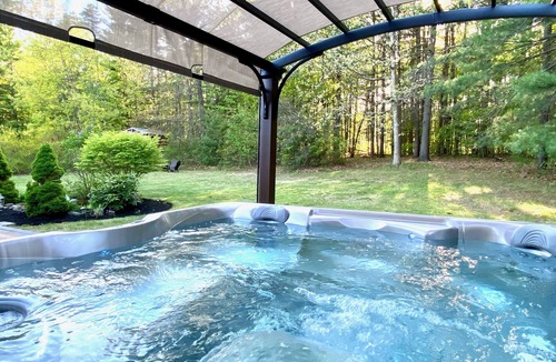 Queensbury House | SUPREMELY STYLISH HOME WITH HOT TUB, SAUNA, PLUNGE POOL, RESORT STYLE BACKYARD
