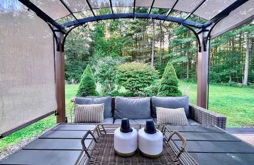 Queensbury House | SUPREMELY STYLISH HOME WITH HOT TUB, SAUNA, PLUNGE POOL, RESORT STYLE BACKYARD