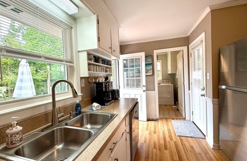 Wilmington House | Sweet Escape is 3 miles to Wrightsville Beach & 8 miles to Downtown Riverfront~