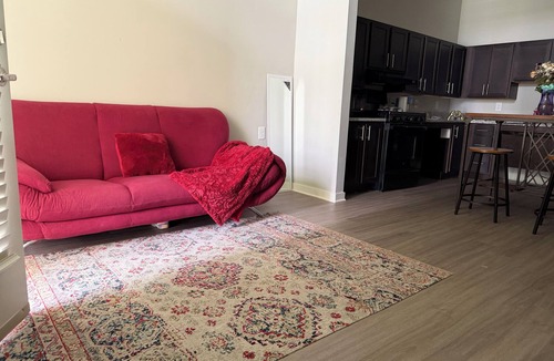 Decatur Ski Chalet | Sweet Peaceful new construction 8-9mi to downtownATL Train Station- next door!