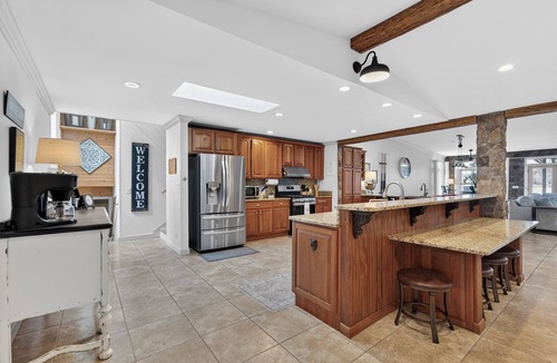 Milledgeville House | The 127 at Lake Sinclair: Sleeps 16, Prime Location, Amazing Outdoor Space!