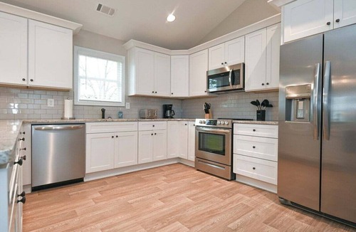 Commerce House | The 55th Cottage Close to Outlet Shops!