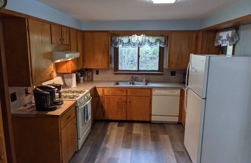 Silver Lake House | The Best of Both Worlds – 3 bedroom house with Lake Access Without the Crowds