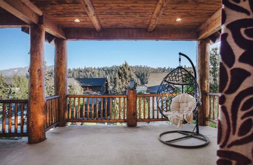 North Estates Cabin | 🐻🏰 The Big Bear Castle | Luxury 6,000 Sq Ft 6BR/7BA Hot Tub Lakeview!