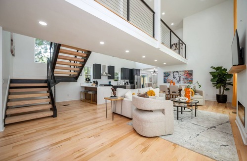 Atlanta House | The Briarcliff Glass House Fabulous 6-bedroom SMART house with smar