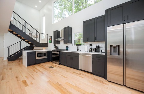 Atlanta House | The Briarcliff Glass House Fabulous 6-bedroom SMART house with smar