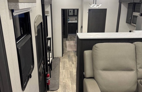 Hahira RV Rental | The Cozy Camper. Peaceful 1-bedroom campground with AC in charming Hahira