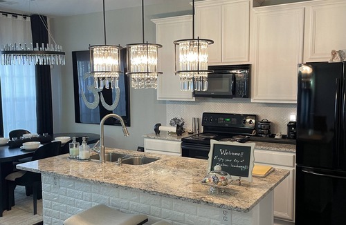 Braselton House | The Elegant -King Beds - Near Chateau Elan, Road Atlanta and NEGA Hospital