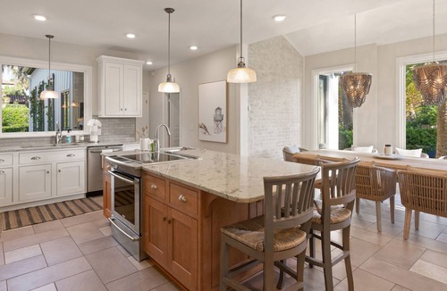 Sea Island House | The Haven: Charming Sea Island Cottage w/Heated Pool, 1 Blk to Beach, 5 Bedrooms
