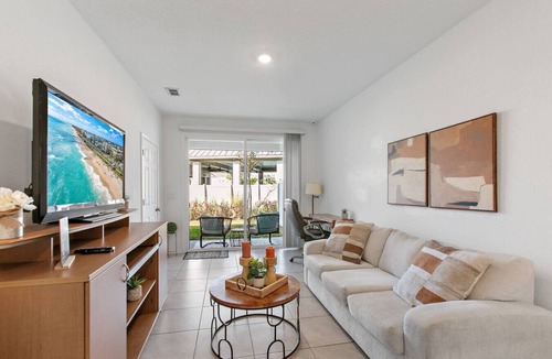 Baymeadows House | The Jax nest Your modern home away in Jax, FL