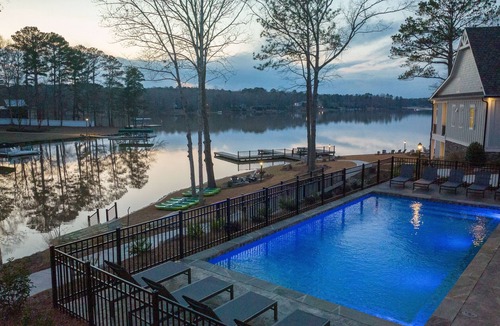 Eatonton Cottage | The Port Side Cottage at Cottage Cove on Lake Oconee is Just Perfect!