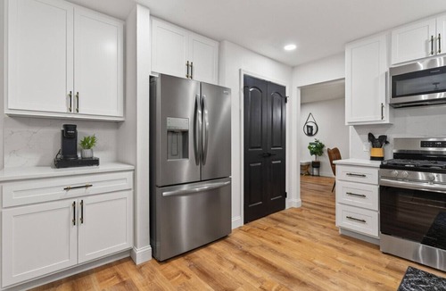 St. Charles House | The Reunion House | St Charles 4BR Sleeps 14 Game Room Hot Tub | Mercer Stays