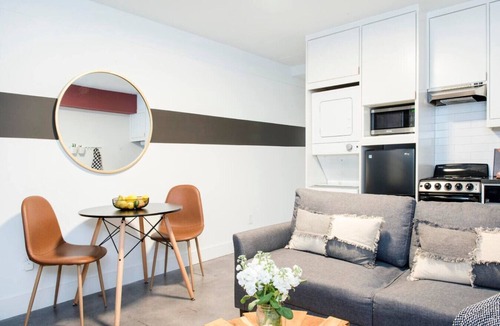 Virginia Highland Apartment | The Scarlet – Midtown Apt w/Balcony & Skyline