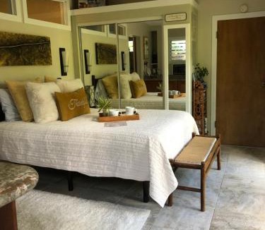 Wailua Homesteads House | The Secret Garden Room