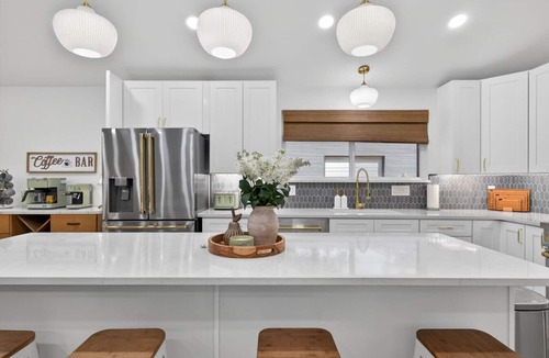 St. Charles House | The Stadium by Mercer Stays | Private 2.2Acre Sports Estate for Teams & Families