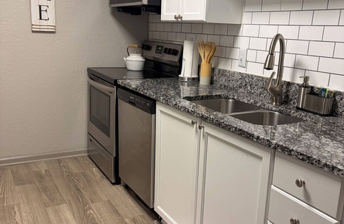 Cumberland Apartment | The Truist Park first base! Spacious/free parking