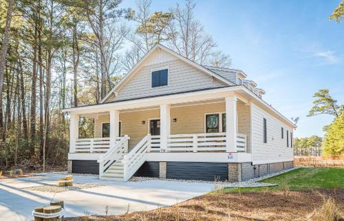 Harbinger House | The Turn at Kilmarlic - Kilmarlic Golf Club, Sits on 10th Tee, Water Park Nearby, YR Flex Stays