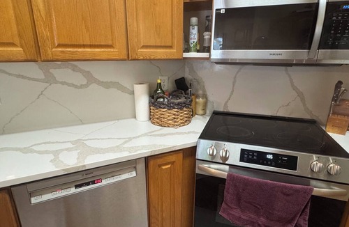 Johnstown House | The Ultimate Group Getaway/6 bedrooms and 4 bathrooms/Sleeps 11+/