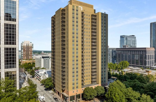Peachtree Center Condo | The VFT Crown Suite-Downtown Atlanta Location