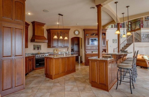 Town of Jerusalem House | The Villa: hot tub, sauna, game room, theatre