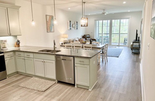 Jekyll Island Condo | Three bedroom, three bathroom condo! Minutes from beaches, waterpark, and shops