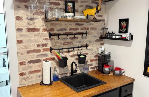 Covington Cottage | TINY WONDER guesthouse near town square