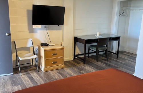 Lihue Hotel | Tip Top Motel Cafe & Bakery