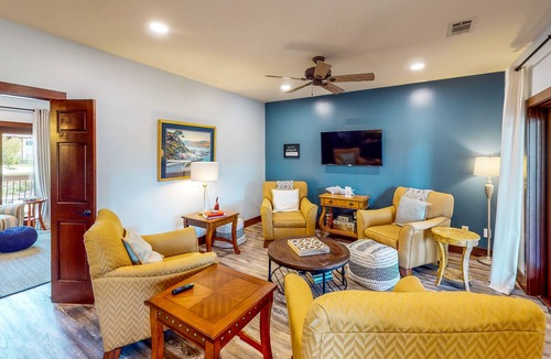 Eatonton Condo | Top-floor Lake Oconee condo with fairway-view balcony, full kitchen