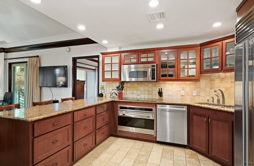 Wailua Condo | Top Floor Penthouse Ocean & Pool View 2 Cal King Beds Best Reviews In Waipouli