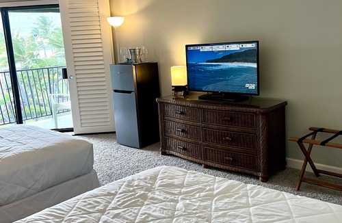 Hanamaulu Resort | TOP Floor- Resort Room on Beach with 4 Pools, AC, Restaurants, No Resort Fee!