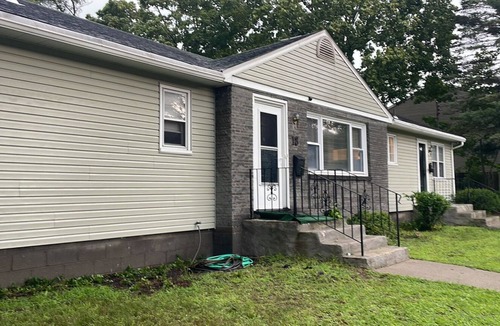 Newtonville Apartment | Town of Colonie Home w/deck and yard, I-87 closeby, 40 min to Saratoga