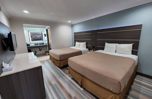 Northwest Anaheim Hotel | Travelodge by Wyndham Fullerton Near Anaheim