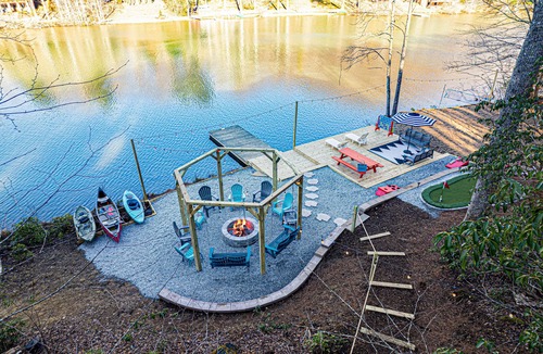 Brevard Cabin | Treetop Lakehouse |Hot Tub+Sauna+Games+Kayak