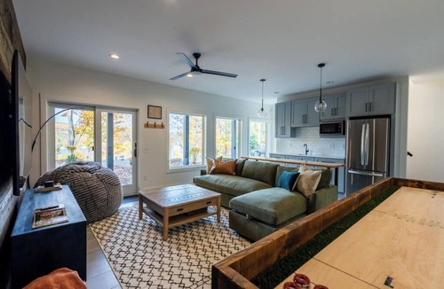 Penn Yan House | TreeTops, modern luxury overlooking Keuka Lake - Luxury Treehouse included