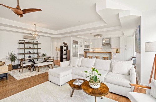 Kaiulani House | Tropical Elegance: Tropical Elegance, Acacia Bar, Jetted Tub & Majestic Views
