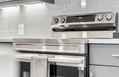 SoNo Apartment | Two-Bedroom Apartment w/Balcony: Bright & Spacious - Location - Gym - Balcony