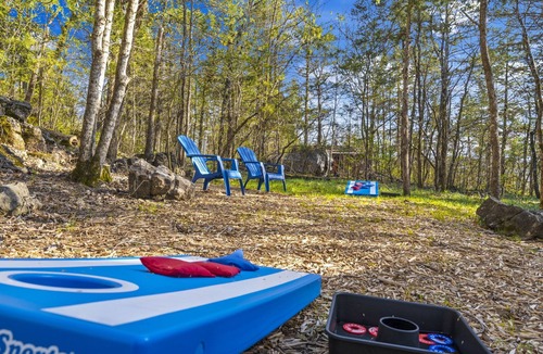 Eagle Rock House | Ultimate Fall Getaway - Firepit, Hot Tub, Trails