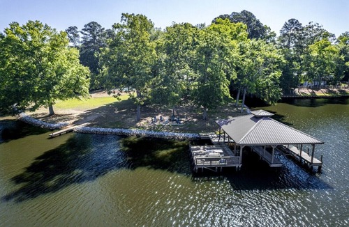 Milledgeville House | Ultimate Family Fun Lakehouse w/pool and dock