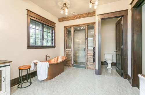 Penn Yan Cabin | Ultimate Luxury Lodge on Keuka Lake - minutes to golfing, shopping, dining