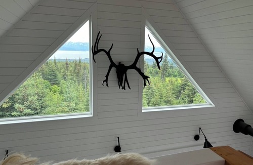 Fritz Creek House | Unforgettable Alaskan Experience - Quaint Home with ocean and mountain views