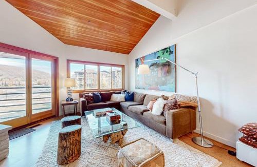 Deer Valley House | Unique stay a walk from the lifts with jetted tub fireplace & mountain views